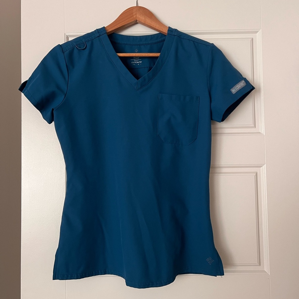 Med Couture insight women’s 1 pocket tuck in v neck caribbean blue scrub top